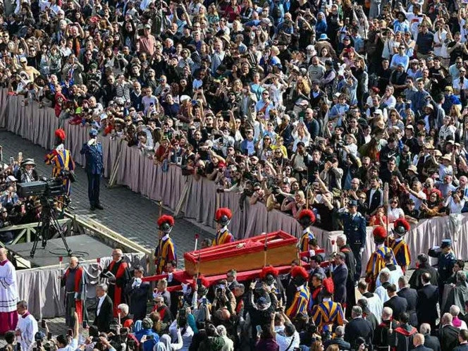 EN VIVO | Minuto a minuto: Fieles despiden al Papa Francisco