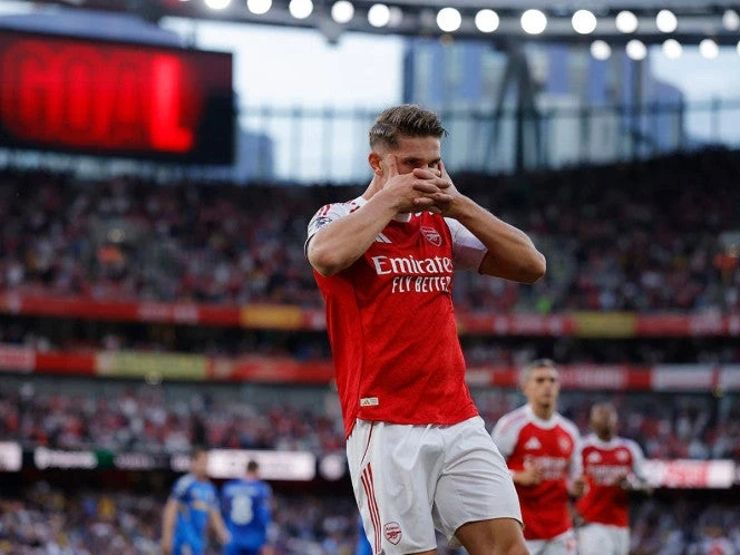 Arsenal no tuvo piedad y es líder provisional