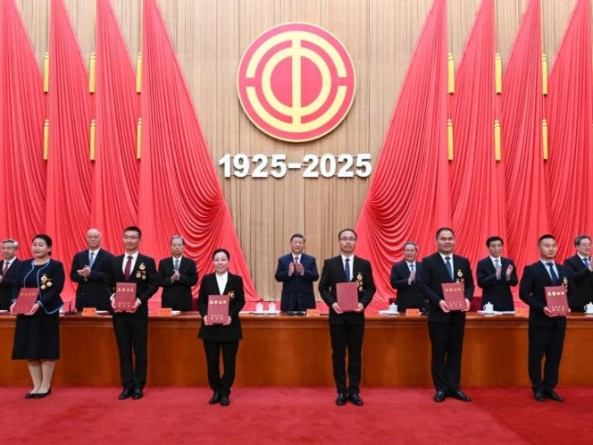 La Federación Nacional de Sindicatos de China cumple 100 años más fuerte que nunca