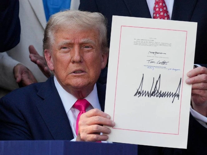 Trump firma su nueva 