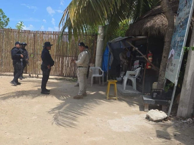 Extranjeros se apoderan de playas en Bahía Soliman, Quintana Roo