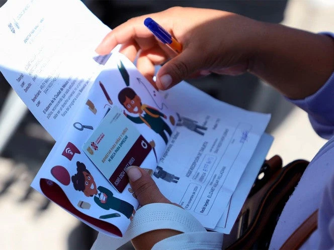 Repite hoy la letra 'R' para el cobro de las becas del Bienestar