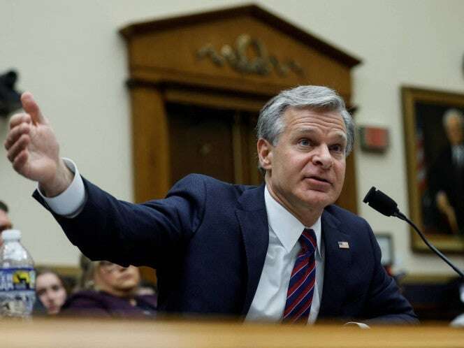 Christopher Wray renuncia como director del FBI, a semanas de que asuma Trump