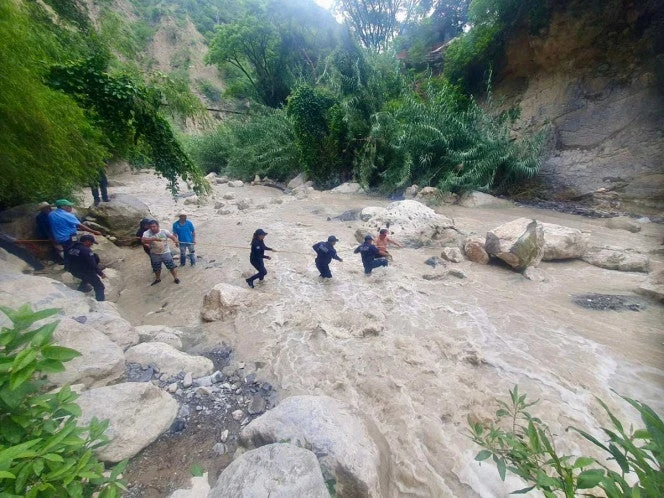 Dos turistas mueren ahogados en balneario La Gloria Tolantongo; se los llevó la corriente del río