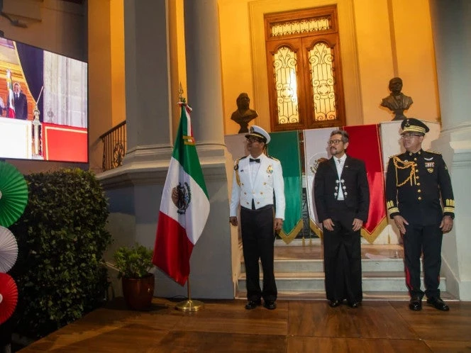 Embajador de México en Italia levanta polémica por su atuendo para celebrar El Grito