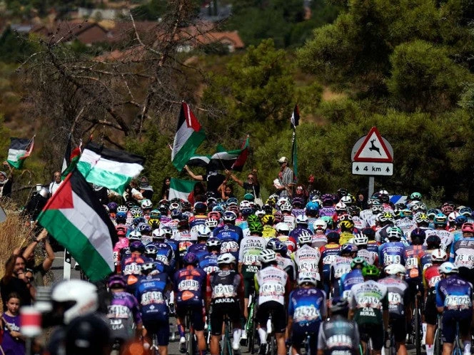 La UCI cuestiona a Pedro Sánchez por respaldar protestas en la Vuelta a España