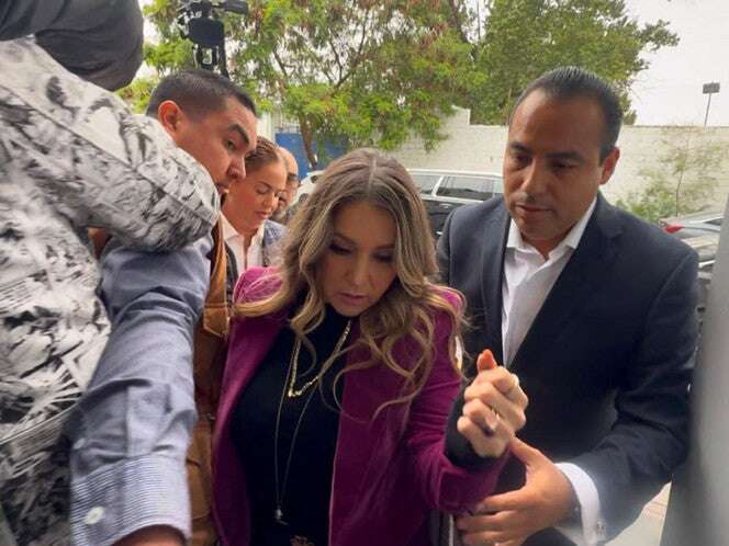 Alicia Villarreal acude a ampliar su denuncia contra su esposo, Cruz Martínez