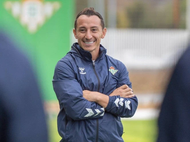 Andrés Guardado comienza en Betis su camino como técnico