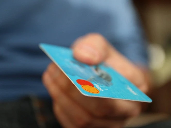 Límite de transferencias bancarias, ¿aplica en pagos con tarjeta de débito o crédito?