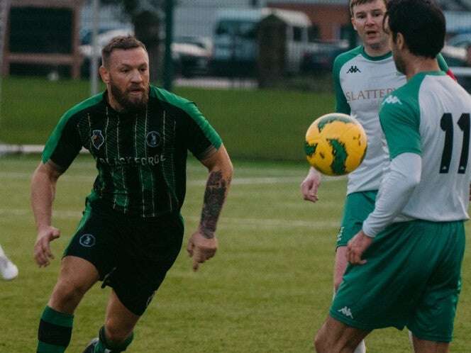 ¡Hachero! Conor McGregor juega fútbol haciendo faltas; videos se viralizan