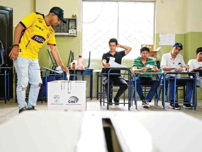 Golpe a Noboa: votan en contra de su referendo; respetará voluntad del pueblo