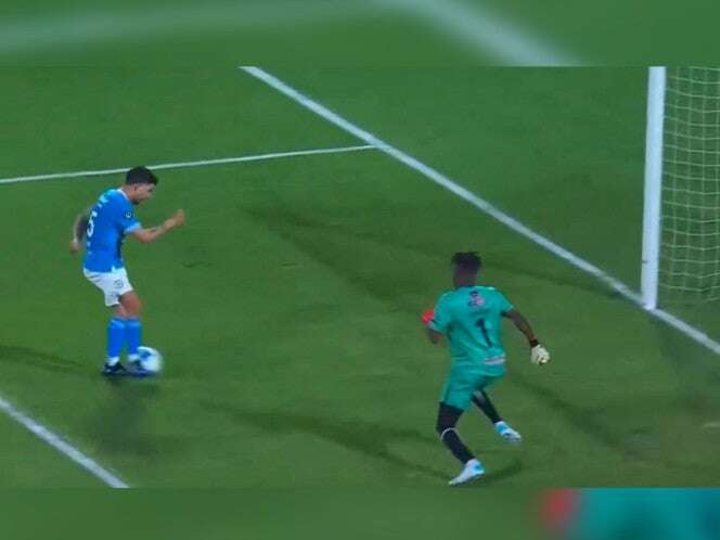 VIDEO: ¡El 'oso' del año! Rivero se pierde gol con Cruz Azul