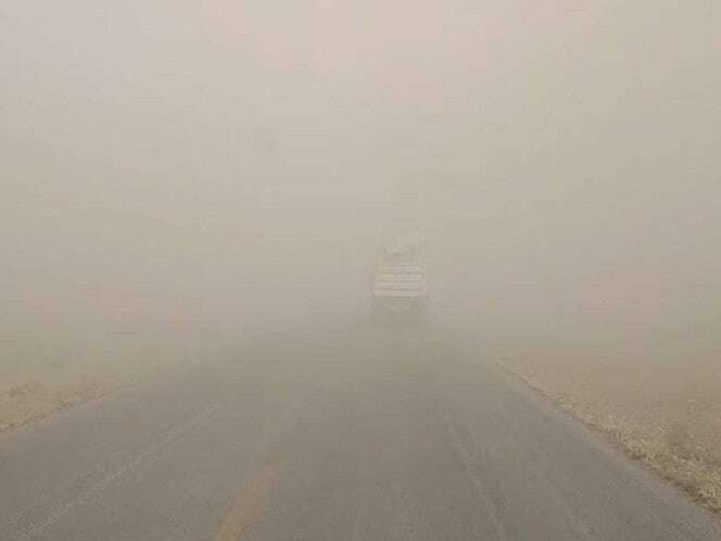 Impresionantes tolvaneras cubren carreteras de Chihuahua 