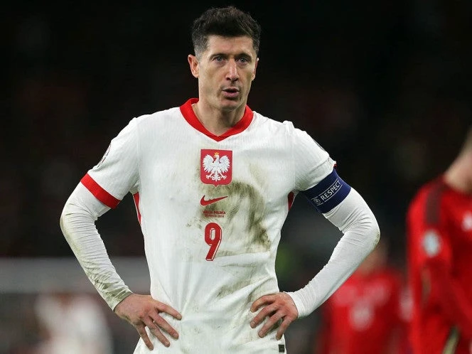 Dimite tras polémica con Lewandowski