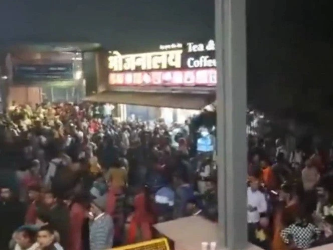 VIDEO. Estampida en tren de la India deja 15 muertos; tres eran niños