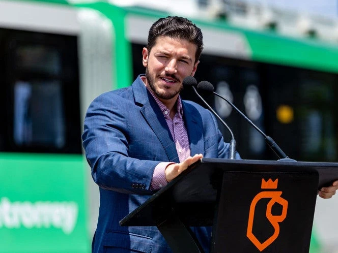 Metro de Monterrey estrena trenes