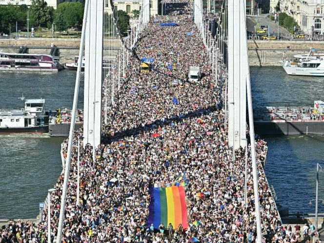 Marcha del Orgullo LGBT+ desafía a Orbán con récord de asistencia en Hungría