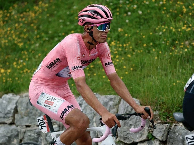 Isaac del Toro no pierde ritmo ni el liderato del Giro de Italia