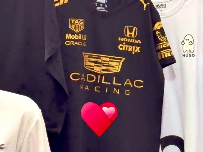 Tepito lo adelantó: la ropa de Cadillac y Checo Pérez se volvió realidad