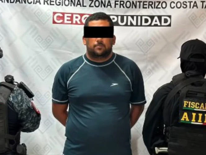 Detienen a maestro en Chiapas tras denuncia de acoso en plena ceremonia de graduación