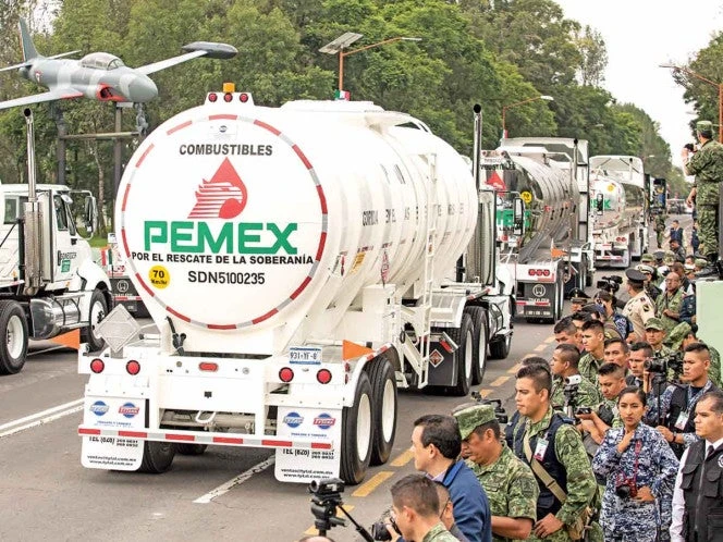 Ante desabasto, pipas de Sedena pasan a Pemex; sí hay gasolina, afirma Presidenta