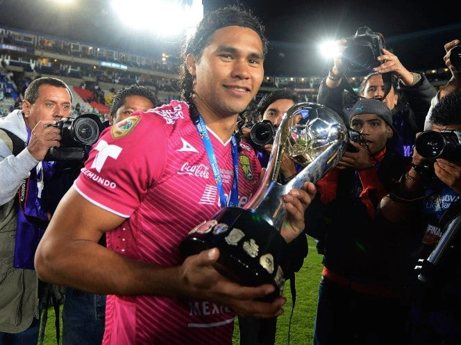 'Gullit' Peña es detenido por manejar en estado de ebriedad