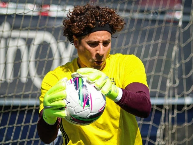 Guillermo Ochoa descenderá si...