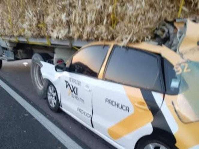 Choque entre taxi y tractocamión deja dos personas muertas 