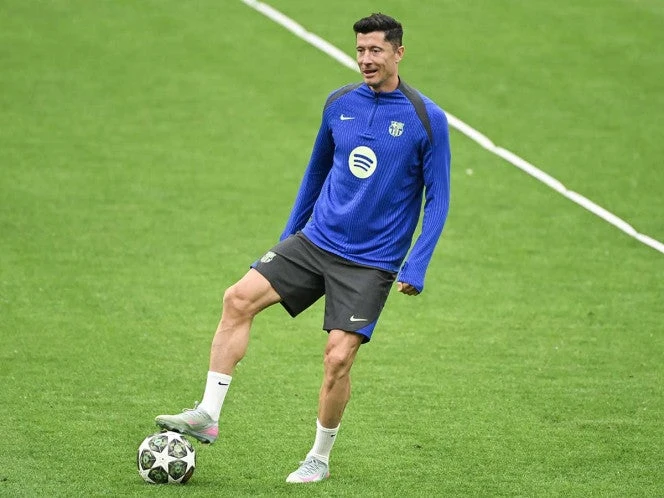Robert Lewandowski estará con Barcelona en la Champions