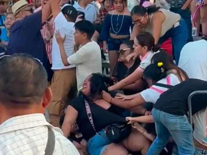 VIDEO: Doñitas se desgreñan en pleno carnaval de Yucatán