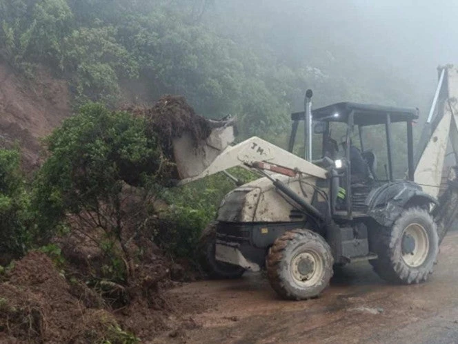 Autoridades atiende afectaciones en red carretera tras lluvias e inundaciones Veracruz
