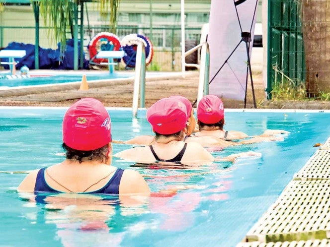 Carril Rosa: Terapia acuática y esperanza para sobrevivientes de cáncer de mama