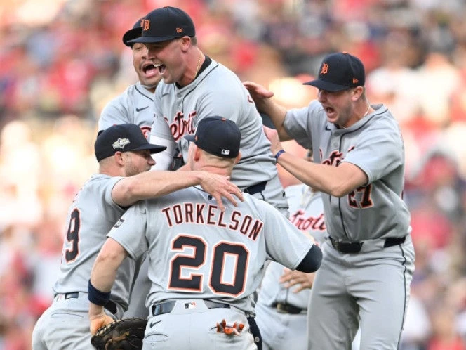 Explota el ataque de Tigers para avanzar a la Serie Divisional