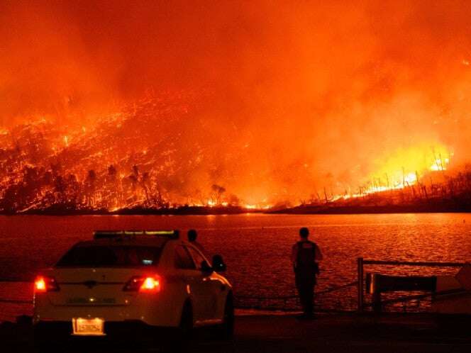 Trump culpa al gobierno de California por los destructivos incendios