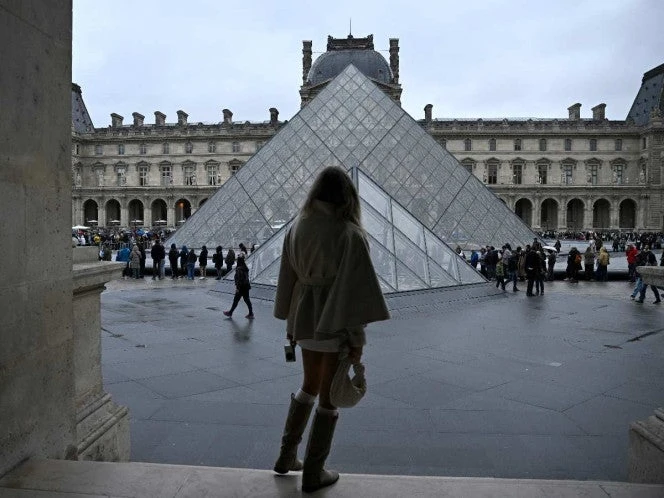 Cinco nuevos detenidos en Francia por el robo en el Museo de Louvre