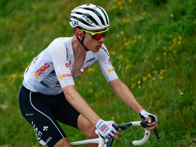 Juan Ayuso abandona el Giro; vía libre para Isaac del Toro
