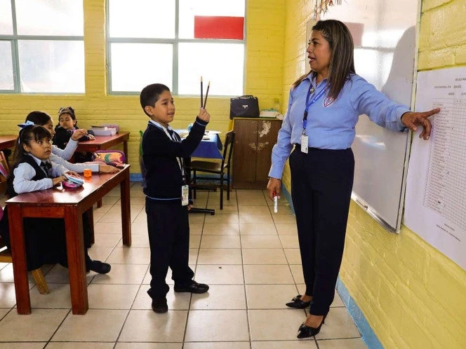 Sheinbaum anuncia aumento del 9% a maestros; es retroactivo al 1 de enero