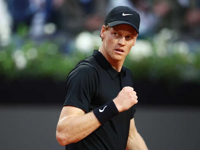 Jannik Sinner arrolla a Casper Ruud en Roma