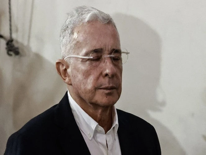 Dan 12 años de prisión a expresidente colombiano Álvaro Uribe
