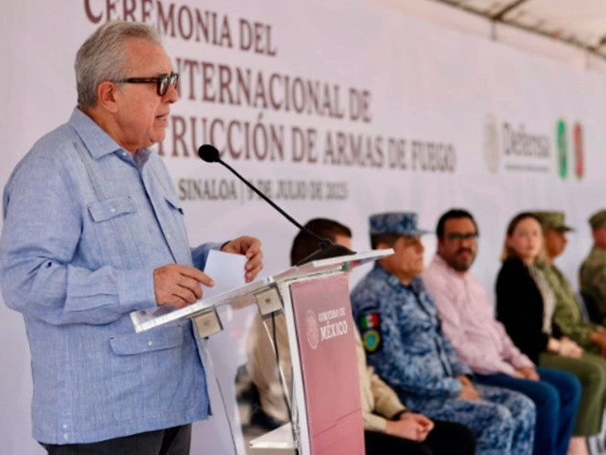 Rocha Moya lidera destrucción de armas en Sinaloa como símbolo de paz y seguridad
