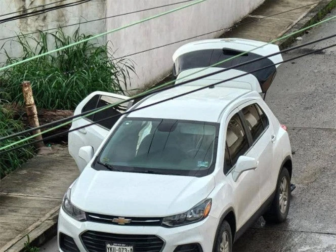 Dejan cabezas y demás partes humanas en un vehículo estacionado