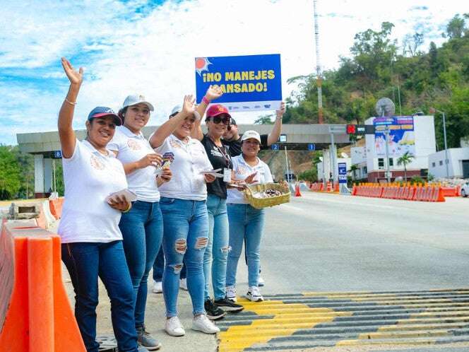 Con 'cocadas y tamarindos', despiden a vacacionistas en Acapulco