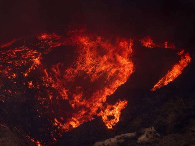 Nuevo incendio en Los Ángeles provoca miles de órdenes de evacuación