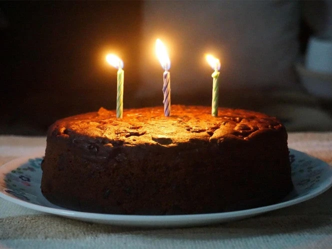 Detienen a asaltante antes de partir su pastel de cumpleaños ¡Ya no le cantaron las mañanitas!