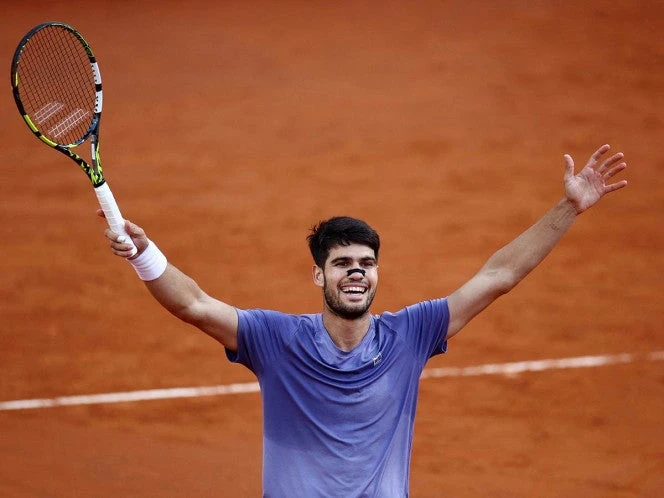 Alcaraz la libra en las primeras de Roland Garros