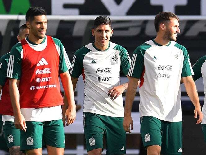 Javier Aguirre ve posible jugar con Santi y Raúl en ataque