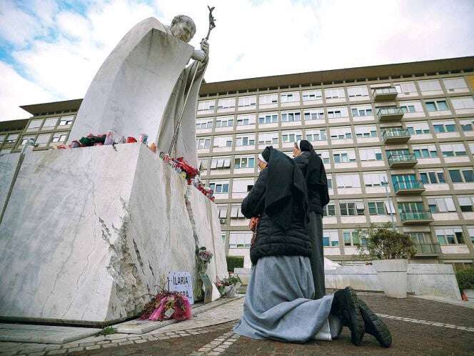 La salud del Papa, con leve mejoría; llaman a orar por su recuperación