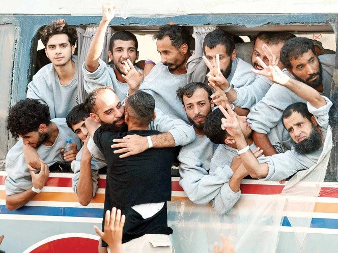 Palestinos también vuelven a su hogar; liberan mil 968 reos