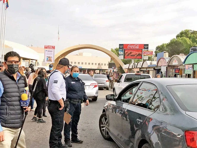 Migración trata mejor a paisanos que agentes mexicanos; denuncian cobros y decomisos 