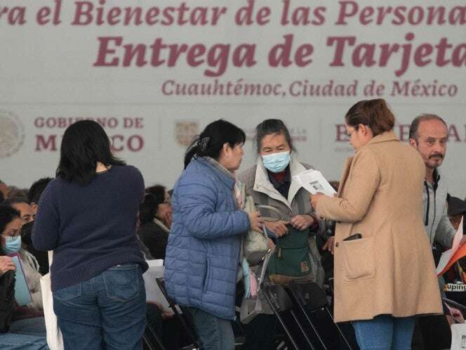 Abuelitos no teman, garantizados apoyos Bienestar pese a aranceles de Trump